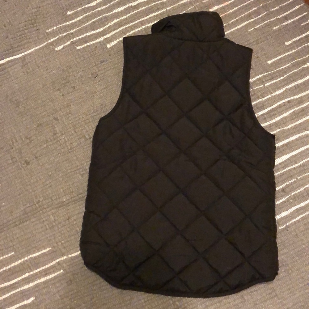 Quilted vest with gold accents - Picture 5 of 5